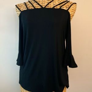 New Choice Sz M off shoulder strapped blouse